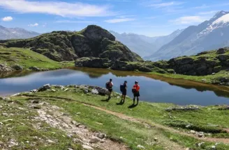Mensen die aan het wandelen zijn in Frankrijk.