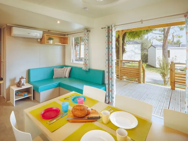 De Roan premium Lounge woonkamer beschikt over een gezellige hoekbank.