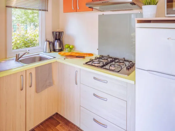 De keuken binnen de Comfort Plus.