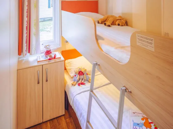 Roan Comfort Plus Lounge slaapkamer met stapelbed.