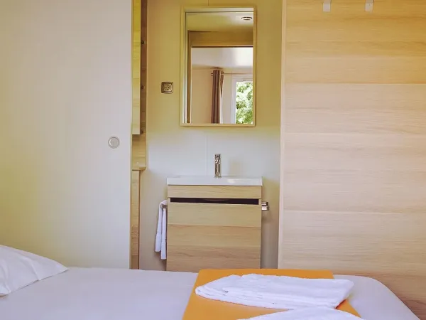 De tweede badkamer is ensuite aan de tweepersoonsslaapkamer van de Roan Supreme Plus Lounge.
