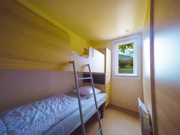 De Roan Supreme Plus Lounge slaapkamer met stapelbed.