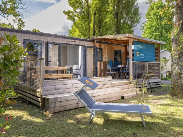 De Roan Premium beschikt over een half overdekte veranda.