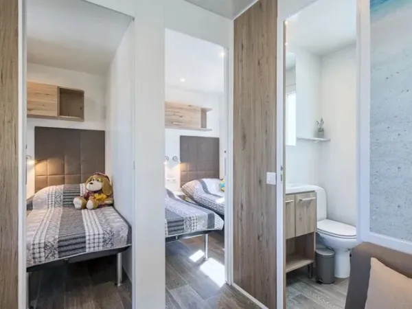 De Roan Premium Premium zone beschikt over een toilet.