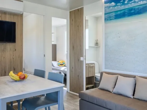 De Roan Premium Premium zone woonkamer beschikt over airconditioning en satelliet TV.