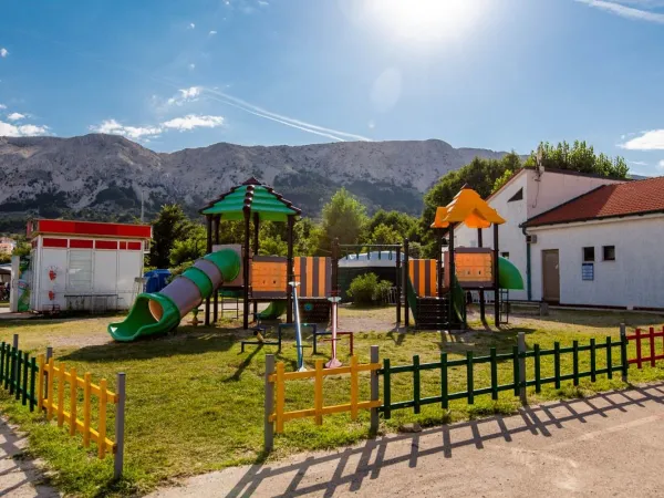 Kleine speeltuin op Roan camping Baška Camping Resort.