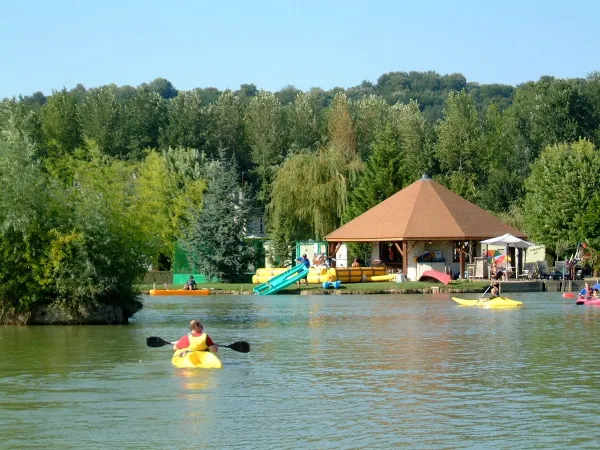 Watersporten op de Aisne rivier.