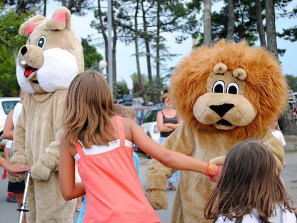 Mascottes bij Roan camping Le Vieux Port.