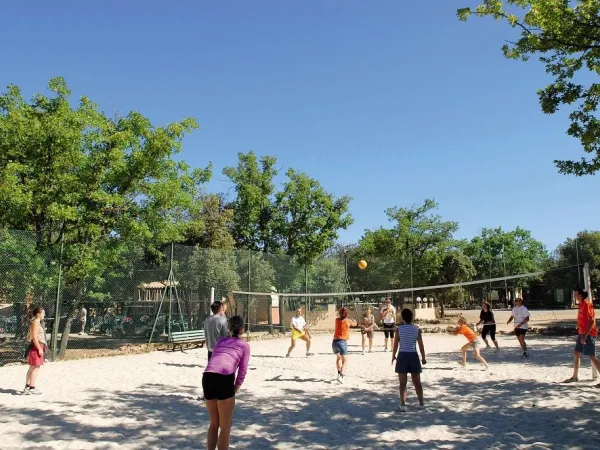 Volleyballen op Roan camping Du Verdon.