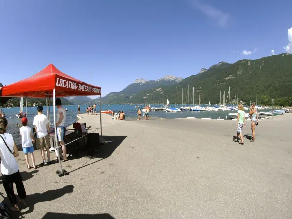 Het Annecy meer bij Roan camping L'Ideal.