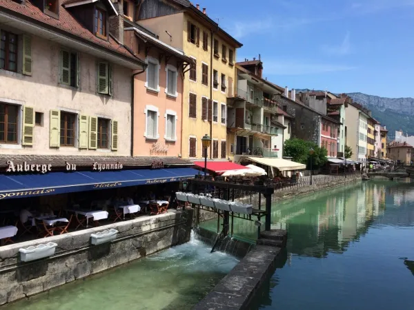 Stad Annecy in de buurt van Roan camping L'Ideal.