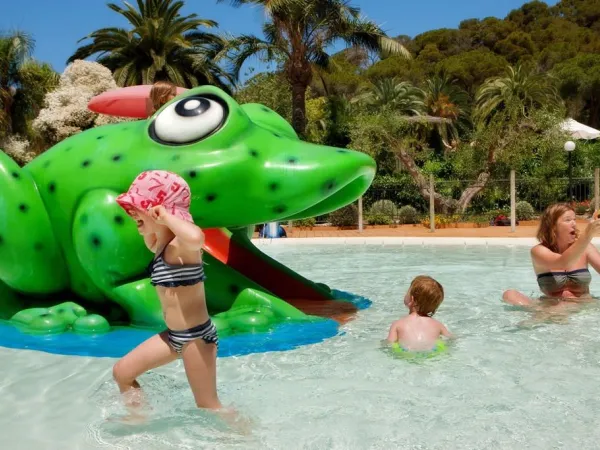 Waterpret bij het zwembad op Roan camping Rosselba.