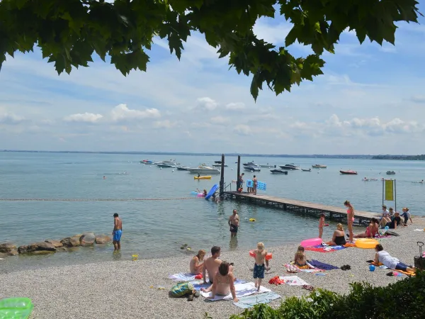 Sfeerbeeld strand bij Roan camping Piantelle.