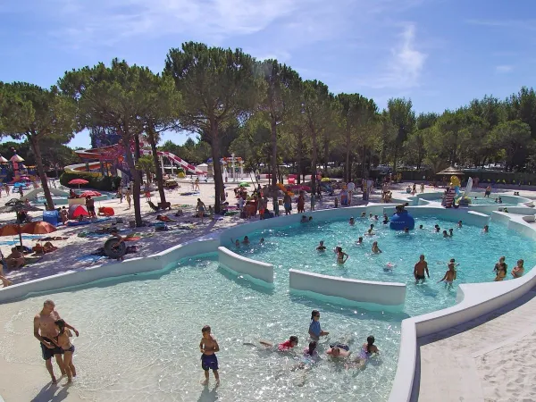 Een van de zwembaden op Roan camping Union Lido Mare.