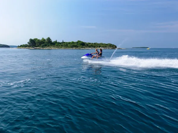 Jetski activiteit bij Roan camping Vestar.