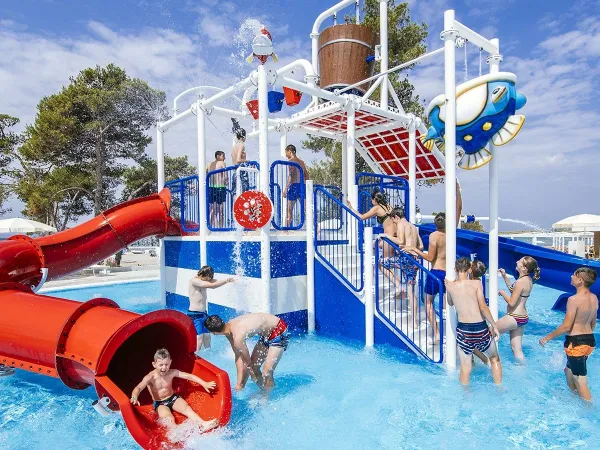 Waterspeeltuin op Roan camping Zaton Holiday resort.