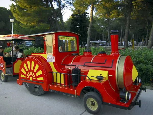 Toeristen treintje naar Nin vanaf Roan camping Zaton Holiday resort.