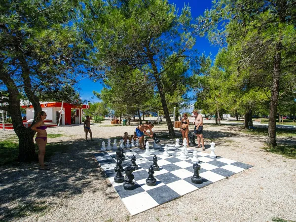 Groot schaakspel op Roan camping Zaton Holiday resort.
