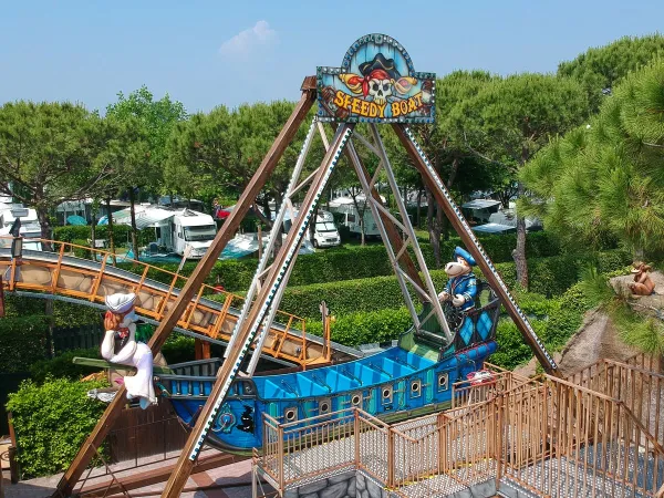 Schommelschip op Roan camping Union Lido Mare.