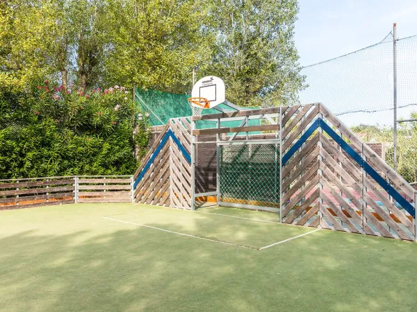 Multisportterrein van Roan camping Le Napoléon.