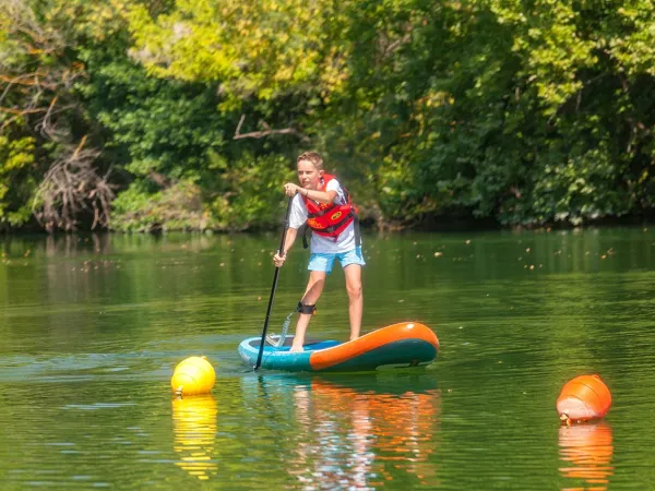 Supboarden dichtbij Roan camping Club Napoléon.