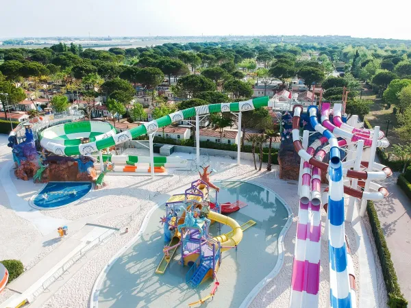 Spectaculaire glijbanen van Roan camping Union Lido Mare.