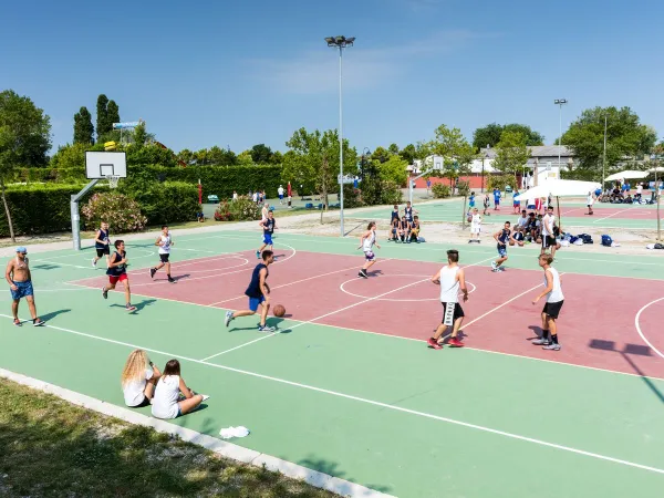 Basketballen bij Roan camping San Francesco.