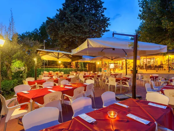 Sfeervol restaurant bij Roan camping Piantelle.