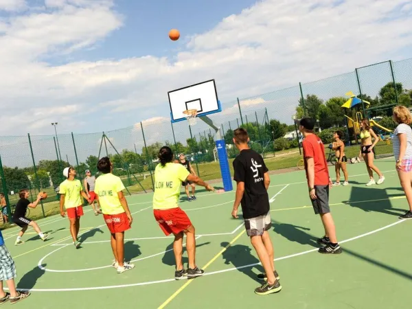 Basketballen op Roan camping Turistico.