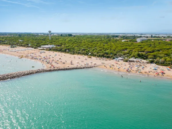 Het strand bij Roan camping Union Lido Mare.