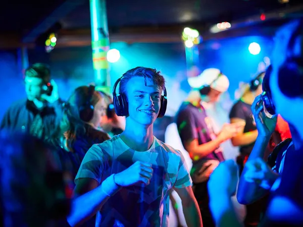 Silent disco op Roan camping Terspegelt.