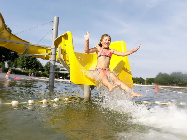 Buitenglijbaan bij Roan camping Terspegelt.