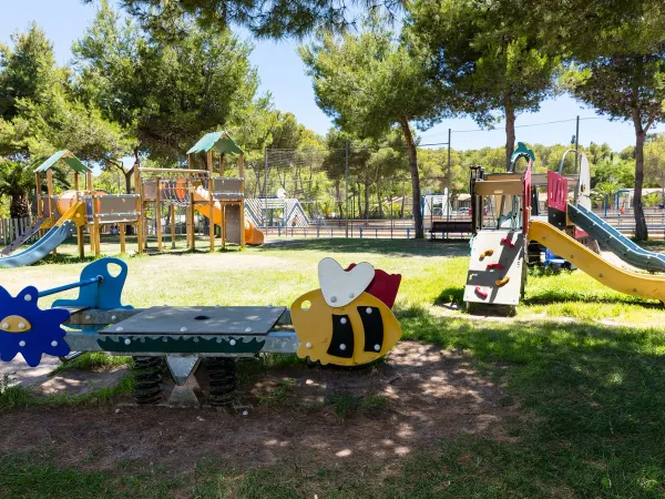 Een speeltuin bij Roan camping Vilanova Park.