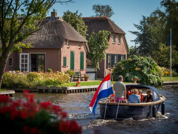 Het dorpje Giethoorn vlakbij Roan camping Marvilla Parks Friese Meren.