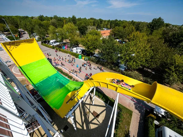 Halfpipe glijbaan op Roan camping Marina Di Venezia.