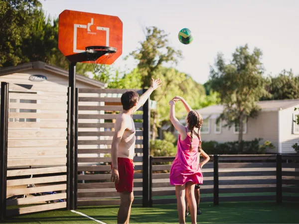 Basketballen op Roan camping Tucan.