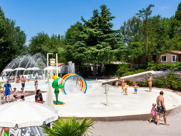 Babylagune en spraypark op Roan camping hu Altomincio village.