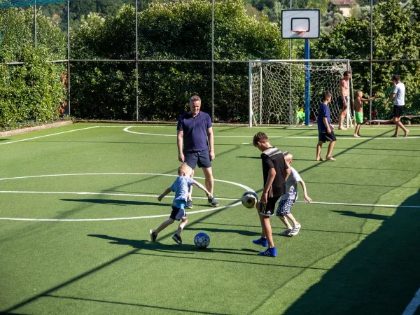 Multisportveld bij Roan camping hu Norcenni Girasole village.