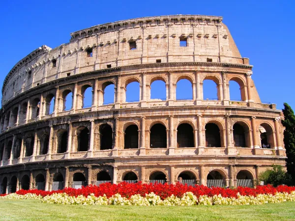 Het Colloseum in Rome in de buurt van Roan camping hu I Pini Village.