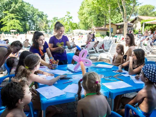 Kinderanimatie activiteit op Roan camping hu I Pini village.
