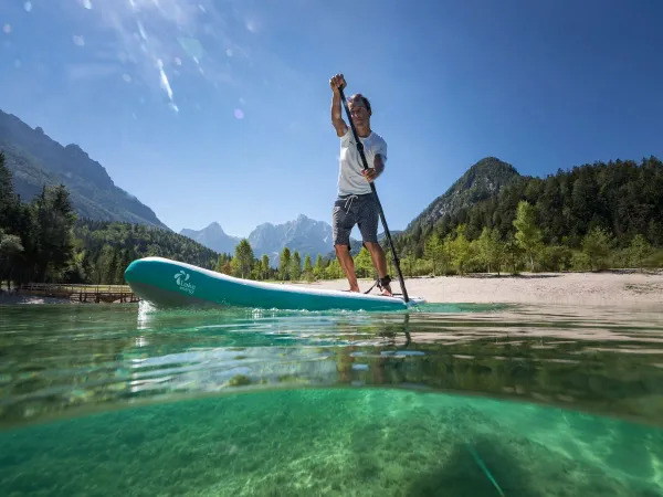 Suppboarding in de buurt van Roan camping Lido Verbano.