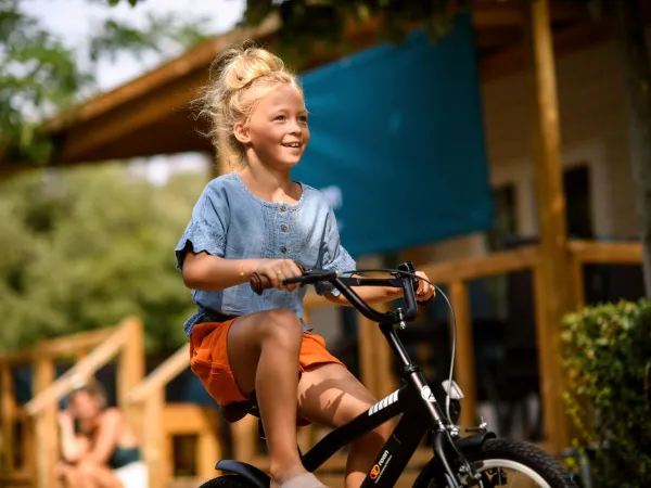 Gratis Roan kinderfietsjes voor kinderen t/m 6 jaar op camping Domaine de la Yole.