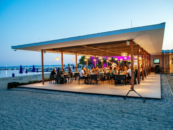 Strand bar bij Roan camping Zaton Holiday resort.