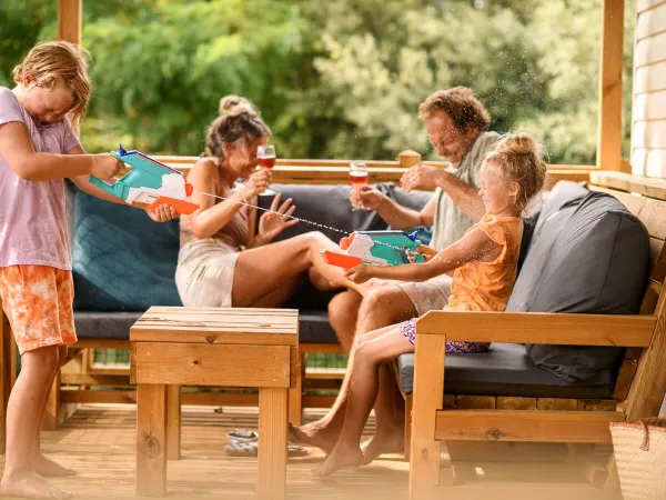 Waterpret op de Lounge veranda bij Roan camping Valkanela.