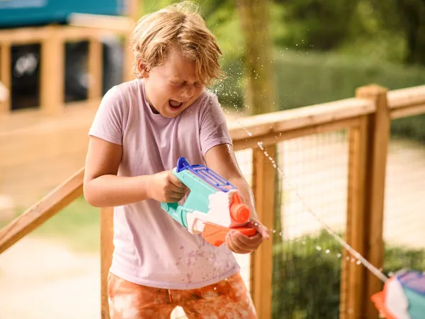 Waterpistoolgevecht op Roan camping Turistico Europa.