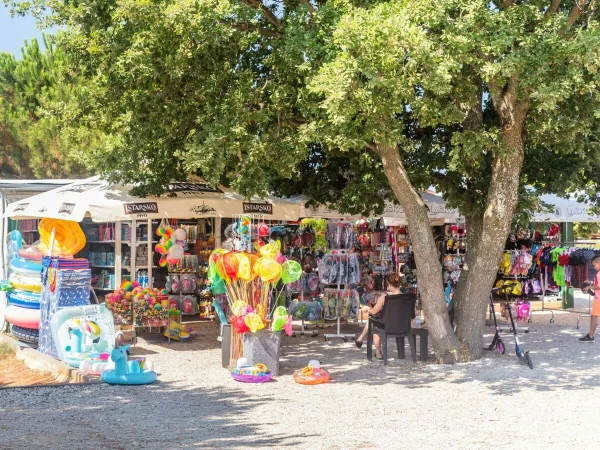 Bazaar op Roan camping Park Umag.