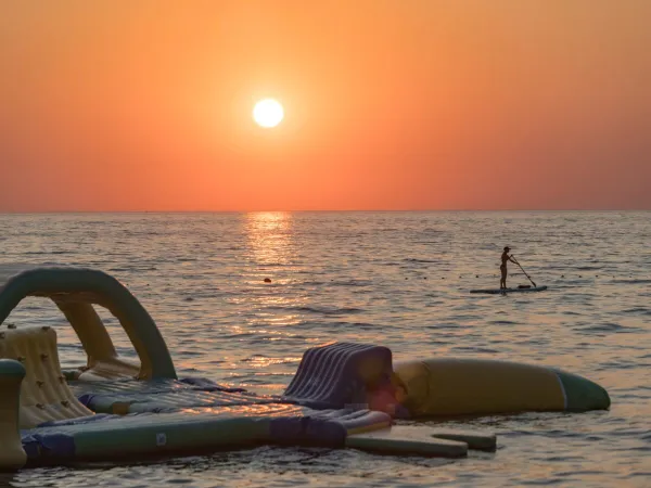 Zonsondergang bij het strand van Roan camping Park Umag.