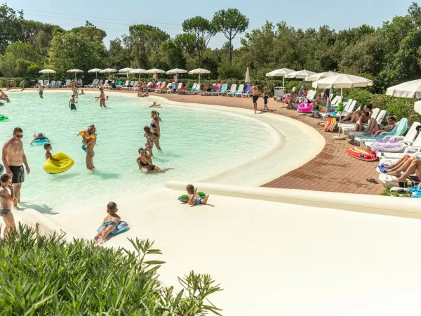 Het lagunebad bij Roan camping hu Montescudaio village.