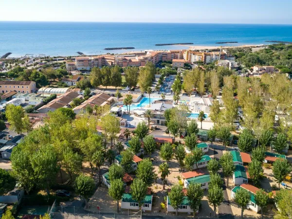 Overzicht accommodaties en zwemcomplex bij Roan camping Le Napoléon