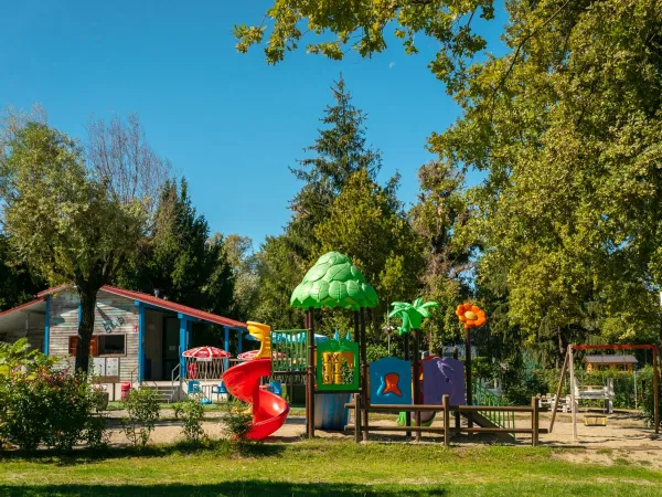Een speeltuin op Roan camping Lido Verbano.